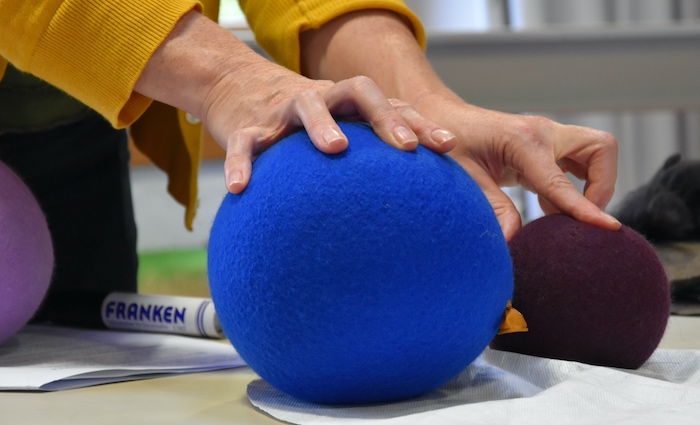 STRONGFELT studies of raising spheres from a 2D circular template with incremental changes in the weight of wool, photo credit: Stefanie Hofman